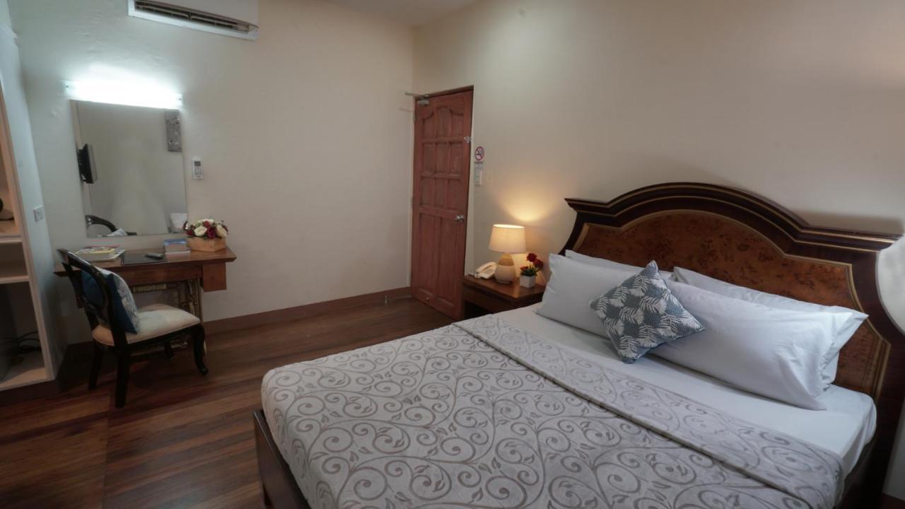1775 Adriatico Suites Manila Exterior photo
