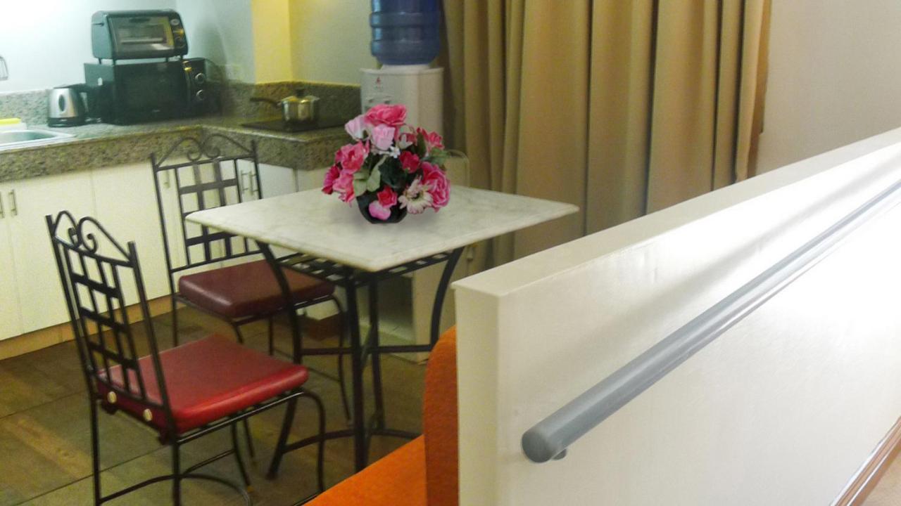1775 Adriatico Suites Manila Exterior photo
