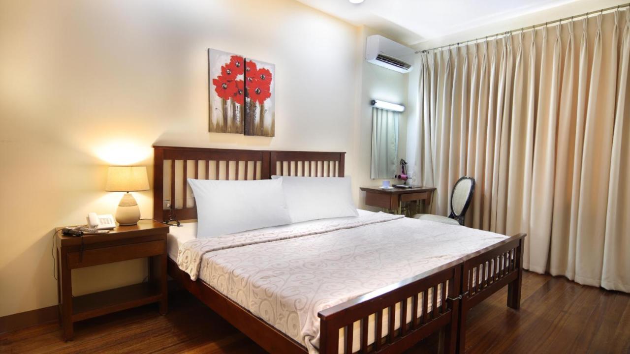 1775 Adriatico Suites Manila Exterior photo