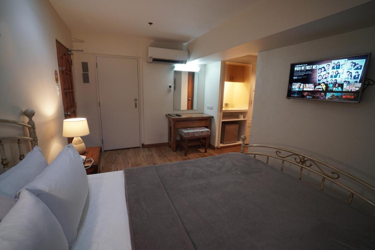 1775 Adriatico Suites Manila Exterior photo